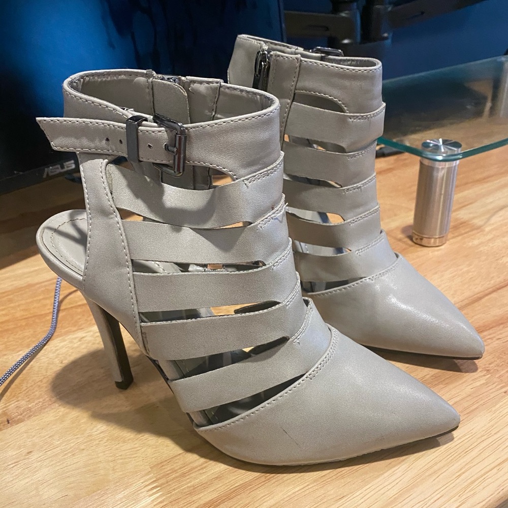 Grey size 6 stylish shoe